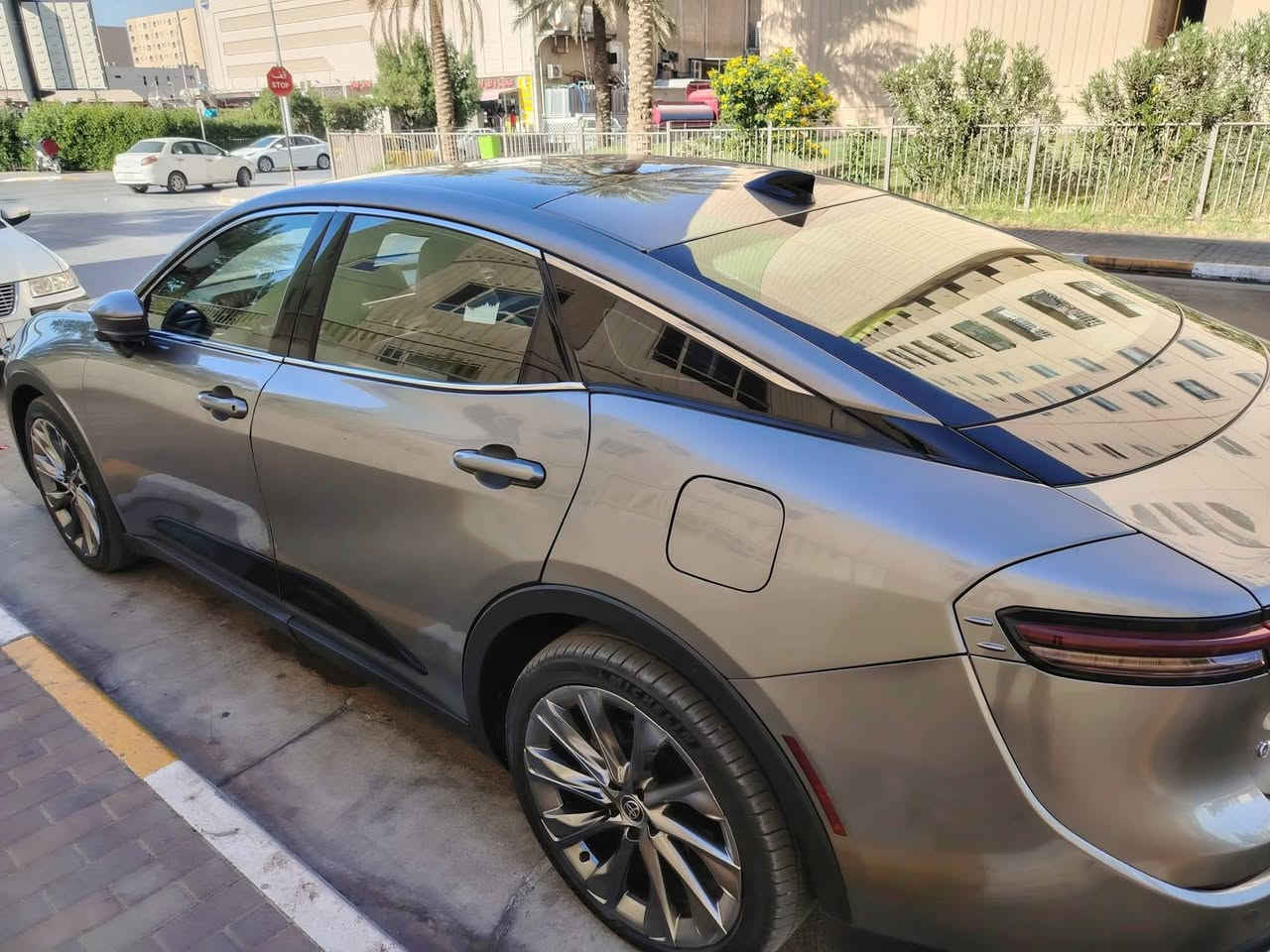 السلام عليكم
كراون 2025 بلاتينيوم هايبرد 

مكينه 2500اللون مميز 
مرقم بغداد بسمي تحويل ثاني يوم 

ماشية 6500

فول مواصفات 1/1 

 الضرر موضح بلصورة 

الباقي كل مكفول  

فول مواصفات 

كشن خزن ميموري 

دخول ذكي اربعة ابواب 

مقاعد اماميه تحكم 

مقاعد اماميه تدفئ وتبريد 

مقاعد خلفيه تدفئ 

تدفئ استيرن 

تشغيل عن بعد 

سستم سماعات jbl 

حساس امامي خلفي 

توفق ذاتي 

لايت 4 عدسات 

استيرن كهرباء 

فور ويل 

تبريد قطعتين 

تشغيل عن بعد 

خمس انظمه قيادة 

كامره 360 درجة 

حجم 21

بدون اي نقص 

السعر 29000 ألف دولار   وبية مجال بسيط 

JTDAAAAF1S3035030 وهذا رقم الشاصي 

مكاني بغداد بسماية  بيع فقط

رقم الهاتف ***********
