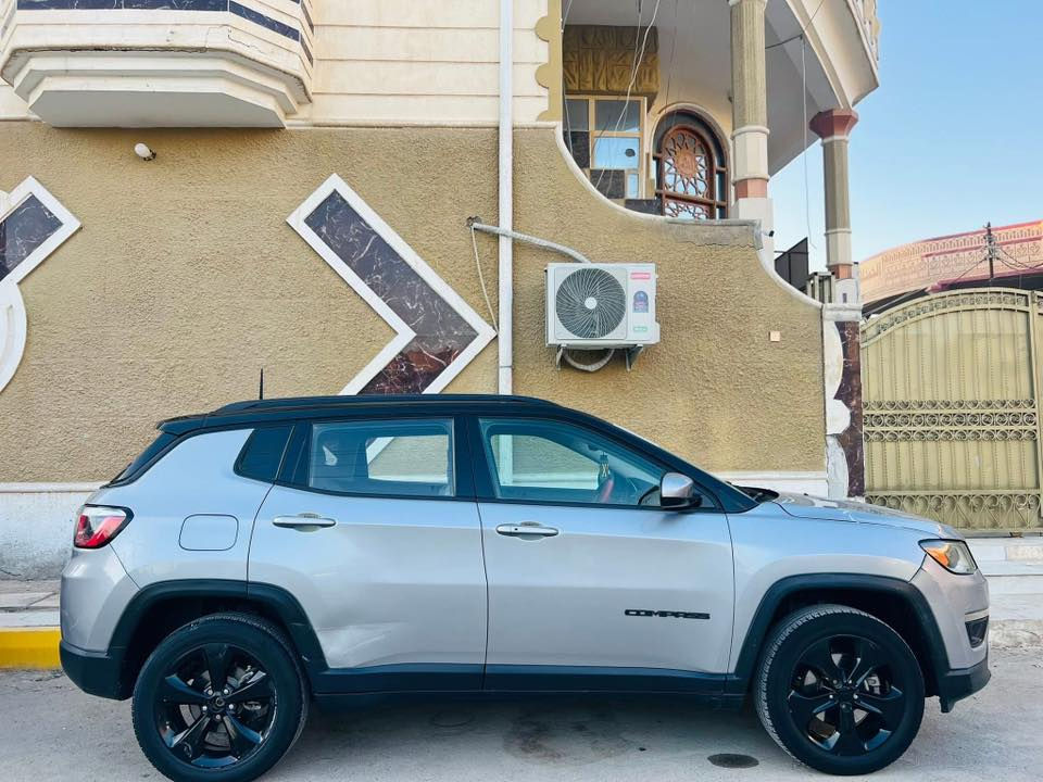 السلام عليكم 
جيب كومبارس 2018  رقم ذي قار 
4سلندر 2400  
تدفئه + تبريد 
وارد امريكي 
تبديل جاملغ الامامي جهه السايق
وصبغ خشم البنيد وطرف باب  فقط وخدوش بسيطه 
 موضح داخل الصور ( صور لسونار السياره)
تحكم استيرن 
كشنات كهربائيه 
كشنات جلد 
الدواخل جلد اسود 
كامره خلفيه 
ابواب بصمه 
تبريد قطعيتين 
مواصفاتها معروفه 
السياره نظيفه وجاهزه 
السعر ( 125 $)
مكان السياره ناصريه مركز 
***********
