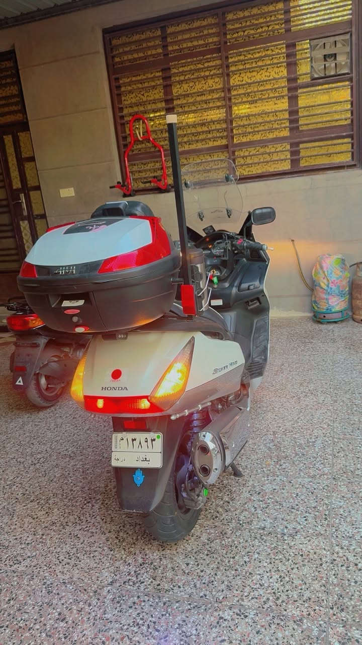 للبيع فقط سلفر ونج 600 كرستال ماشيه 50 رقم وسنويه بأسمي هزه جديده نضام ABS دشبول نفخ لونين بلادي جنطه أصليه تدفئه يدات قواعد گلاص قاعدة موبايل مصدات هواء اضائه داخليه صافرة مرور اصليه دراجه متعوب عليها ومكفوله 
ممتواجد شراي اتصل تشلع عيوني مبدل دهن بلادي شركة هونده قبل كم يوم وفلتر اصلي فگريات ماريد بربكم عندي بناء ودابيعها 

***********
