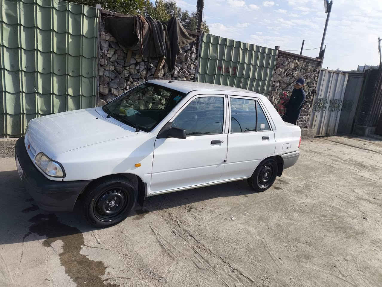 السلام عليكم سايبه موديل 22 هزه جديده غرامات مصفره بلاديه بيها بارد موضح لكم تخم تاير جديد صدر امامي خلفي جديد باتري جديد كهربائيات كلها شغاله عنوان بغداد حي البتول السعر 65 بيها مجال بصيط ماشيه 75. ***********
