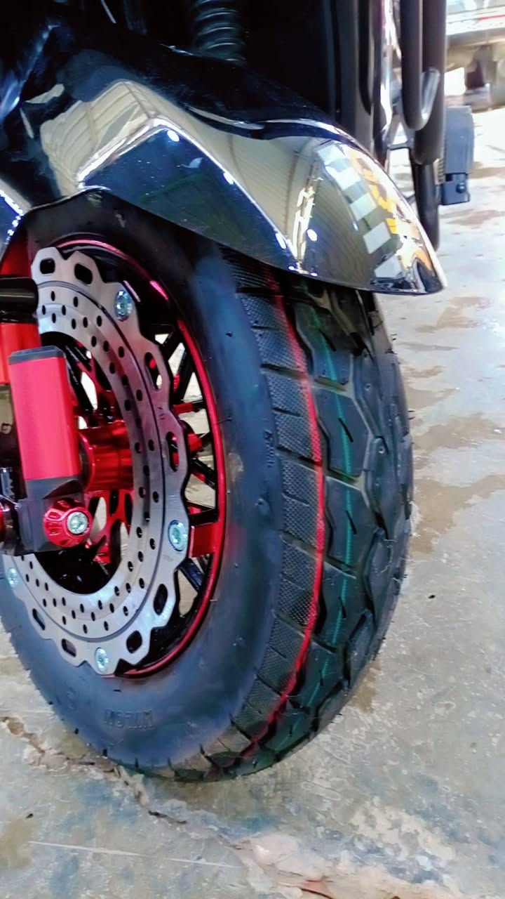 سلام عليكم موطور مدرع قبل يومين اشتريته نضافه فول كلشي شغال سماعات داخليه +كارت بصمه تشغيل🙅🏻👌🏻بس الشراي يطب وتساب*********** اسعر845بي مجال
