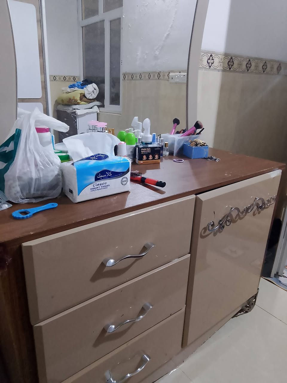 غرفه نوم نظيفه الكنتور جديد كلش فتح وسد الميز مرايه متوسط النظافه الخارجيه كومديات 2 وميز مجرات اضافي والتخت نظيف كلش بدون دوشك سعر الغرفه 140 الف


**إذا كنت صاحب هذا الإعلان وتريد حذفه لأي سبب، رجاءا أرسل رسالة إلى الدعم الفني**