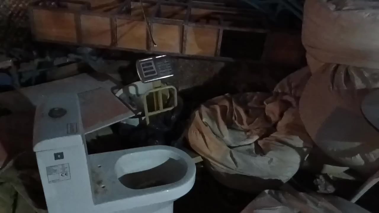 سلام عليكم  اكو غراض مال مطعم أو كوفي طبلات تخم كراسي 
كعدات اسفنج بيبان أو قواطع الامنيوم رفوف حديد كبار عدد ثنين 

المكان سماوه حي الصدر قرب النادي رياضي 

تواصل عل رقم.  ***********
