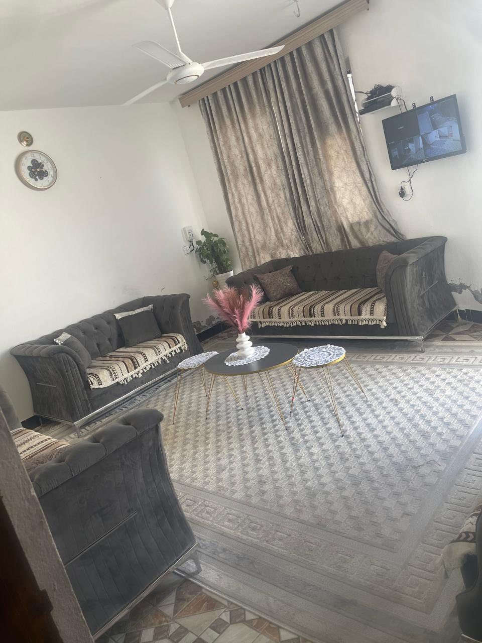 السلام عليكم 🫡 الدار البيع بسعر مناسب جدا البيت زراعي كامله معامله التطويب على قرار 320  مساحه 175 تقاطع السادة حي العبور قرب الجامع سلمان الفارسي 
***********واتساب والخط مفتوح
