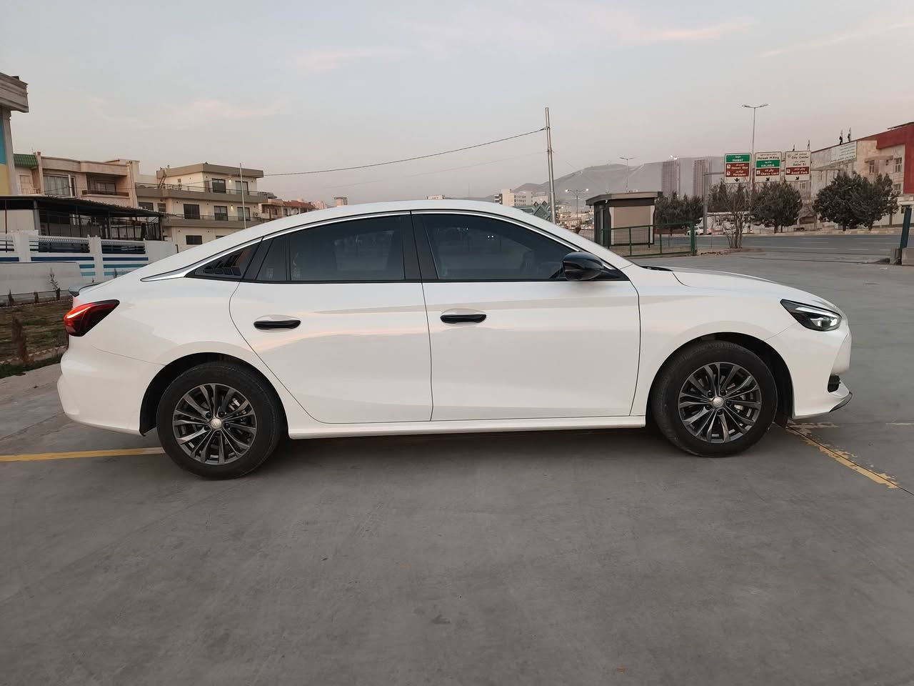 MG GT  2025
فول مواسەفات 
بۆیاخ تەنک 
شاشە فول ئەکتیڤ
بێ بۆ یاخو ساردو چاڵ و شوخت
٥٠٠٠ ڕۆشتوە
سەنەوی نوێیە
کامل جوانکاری بۆ کراوە
بەشەرتی تەحویلو غەرامە و هەموو شتێک

گۆڕینەوە بە سەیارە یەک بە دڵم بێت
بۆ پەیوەندی
***********
شوێن سلێمانی
