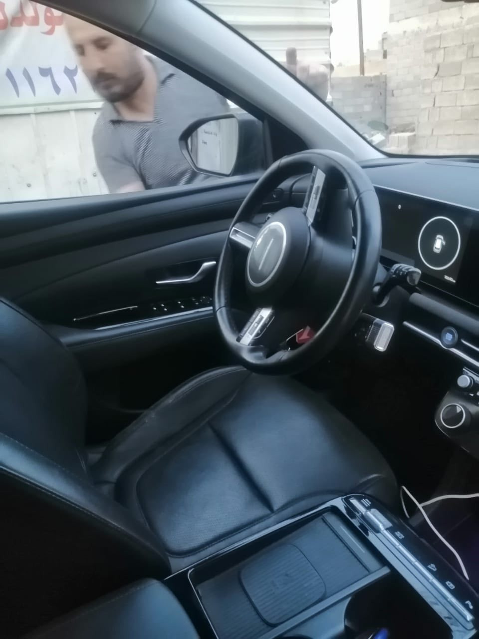 السلام عليكم
توسان2025 وارد امريكي 
فول 1/1 
ماشية 18 الف
حادث امريكا فقط جاملغ مثل ما موضح بلمنشور 
السعر 240 وبيها مجال بسيط
***********
