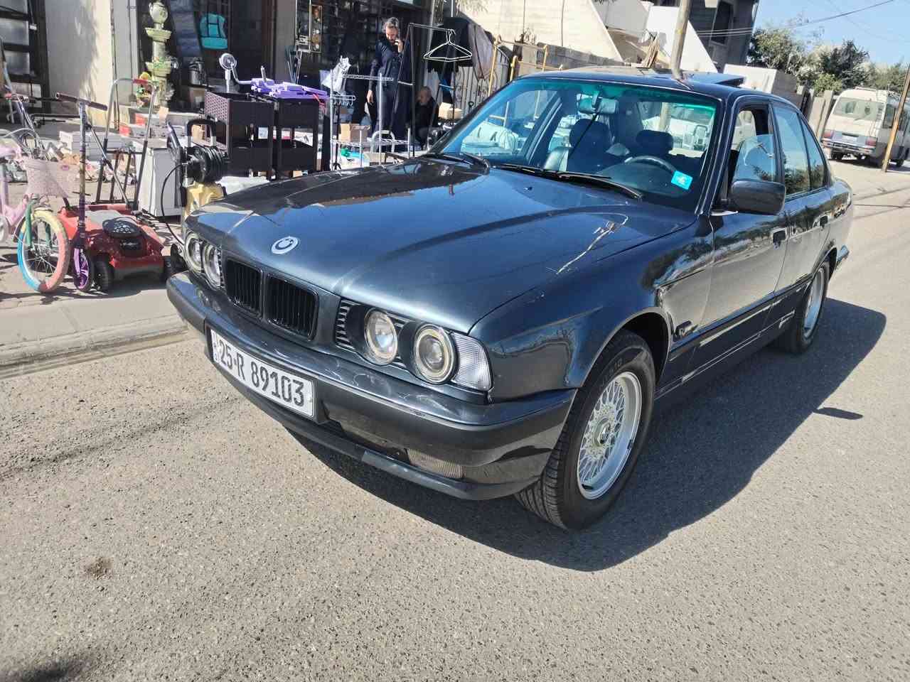 بي ام دبليو ٥٢٥بيلاد موديل ١٩٩٤فول مواصفات بجم عريض  مشروع وطني لحد٢٩ودفتر بانزين كامل مكمل شرط كير ومحرك وصدر وتايرات شواصي تكمات حوض صندوق كله بشرط تايرات جديد ويل جديد صدر جديد محرك كير سبع نمر بومه شرط التحويل وكاله والغرامات سعره ٦٥وبي مجال قليل للطيبين *********** كركوك حي الوحدة
