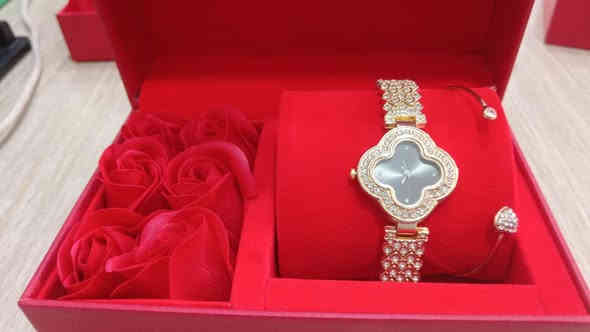 عرض الهدايا المميز ♥️🌹

علبة ساعة مميزة و سوار و مجموعة ورد 
القطعة 17 الف قطعتين 32 الف 
يوجد توصيل داخل الصويرة 

&

العرض الثاني بدون ورد 
القطعة 13 الف قطعتين 22 الف 
للتواصل ***********
