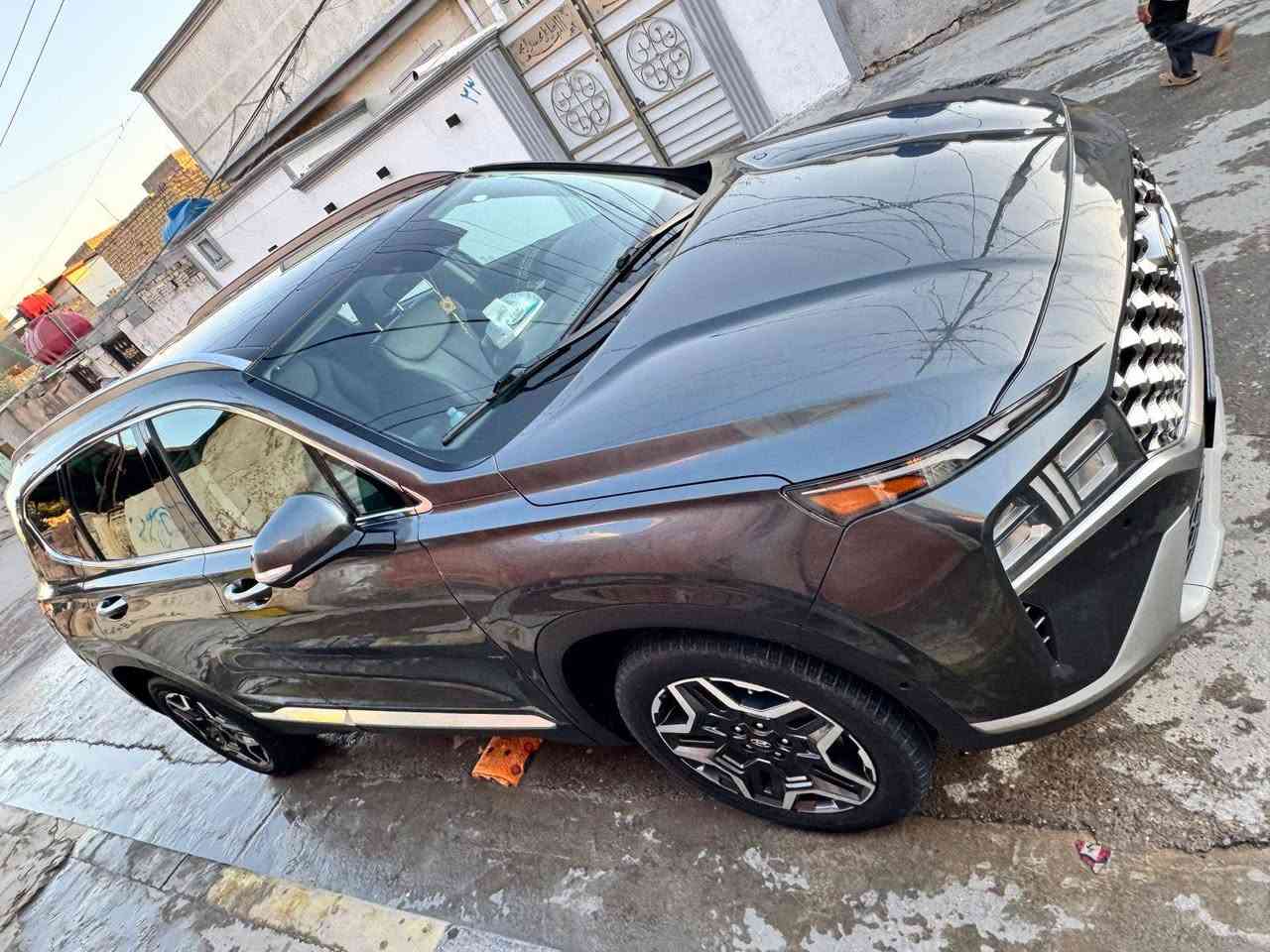 السلام عليكم سنتافيه موديل 23 لون فيلي ماشية 36 الف ميل السيارة فول مواصفات بنوراما 4 كامرات حادث السيارة بنيد وشويه بالجاملغ البنيد مصلح نفسيته والجاملغ بيه بارد وشويه صبغ عله كد الضربه ارباك استرين فقط السيارة حلو احلى من الصور مكانه بغداد رقم الهاتف *********** السعر 220 وبيه مجال
