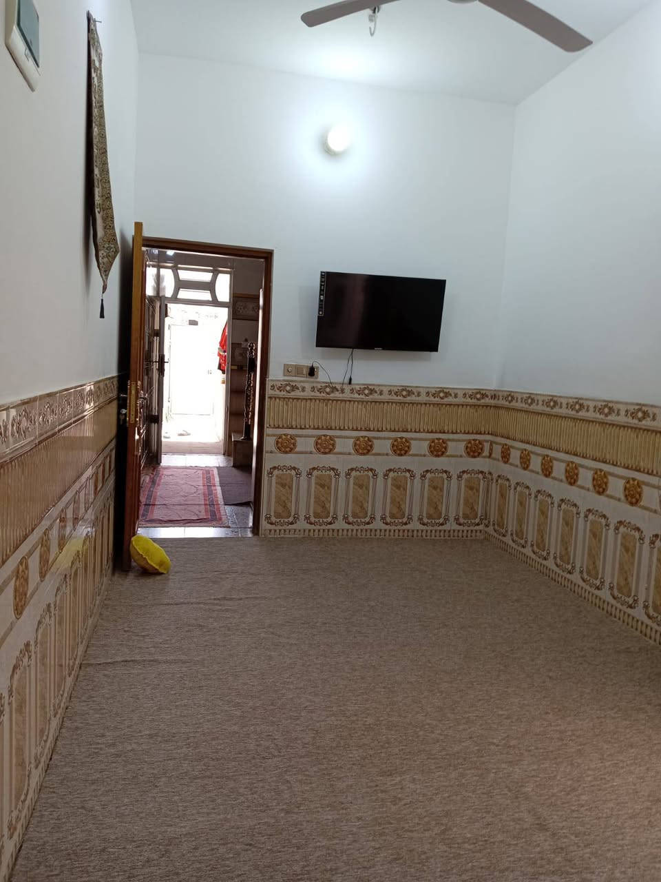 سلام عليكم بيت للبيع 100 متر بل نداء بل 59 يم جامعه الكفيل شارع 60 ثاني للاستغسار  ***********
