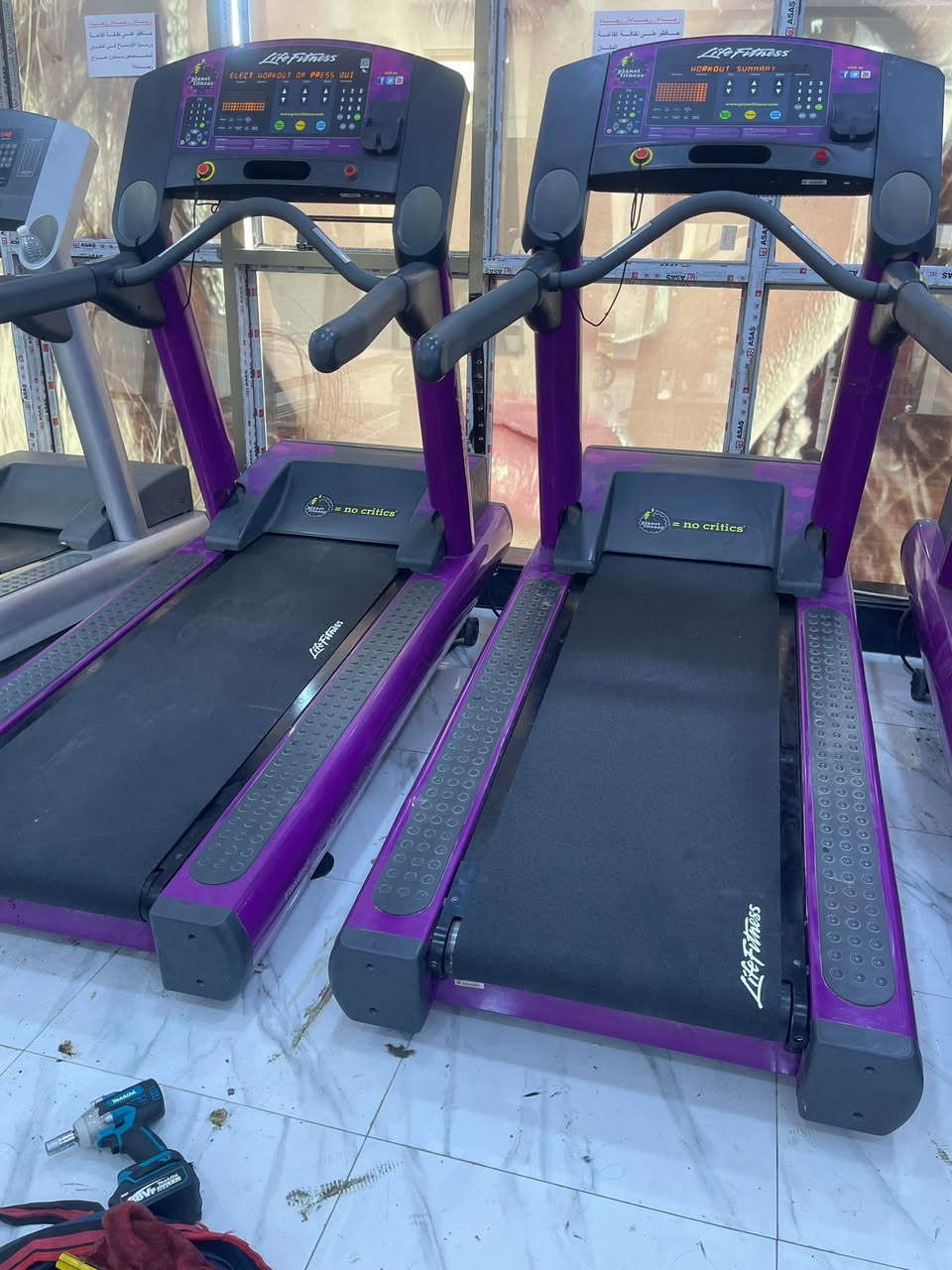 يتوفر كادر مختص لصيانة وإدامة جميع أجهزة الكارديو
جميع قطع الغيار Life Fitness أصلية وبضمان سنة كاملة  

قايش Life Fitness يمنع الاحتكاك والصعقات الكهربائية  

الشمع الأصلي من Life Fitness العالمية متوفر حصرياً لدينا

صيانة المنجزة

•  [ ] تنظيف وتعقيم كامل للجهاز

•  [ ] فحص ومعايرة المحرك + قياس الأمبيرية

•  [ ] فحص البورد الإلكتروني والحساسات

•  [ ] شد وضبط سير المشي + موازنة

•  [ ] تشحيم السير بالشمع الأصلي Life Fitness

•  [ ] فحص الكيبلات والوايرات وتبديل التالف

•  [ ] فحص نظام الأمان Emergency Stop

•  [ ] تحديث سوفتوير الشاشة إن وجد

•  [ ] اختبار تشغيل لمدة 15 دقيقة على سرعات مختلفة

￼

ضمان 12شهر حقيقي 

***********
