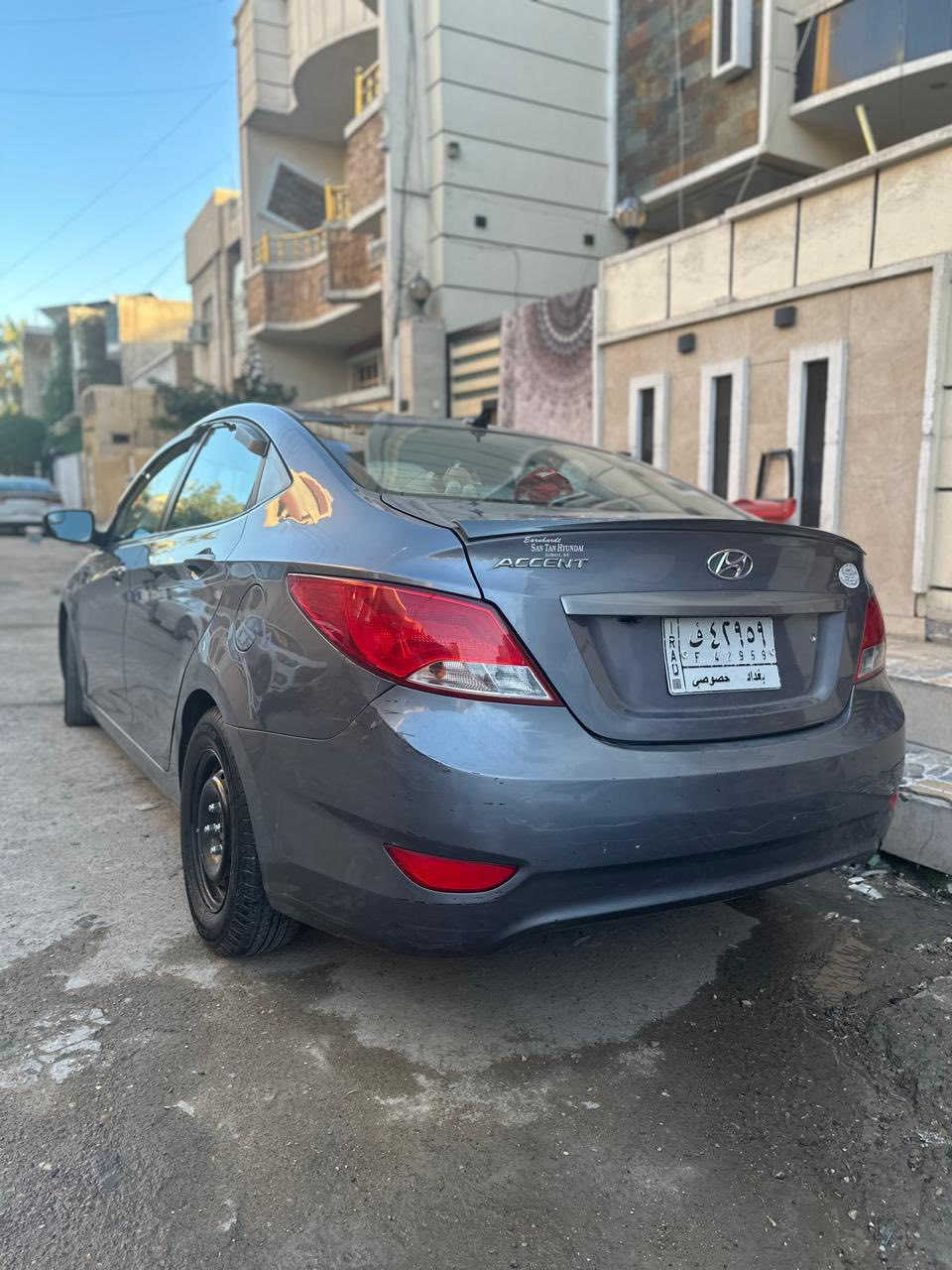 السلام عليكم
اكسنت مودل 2015 امريكي 
ماشية 140 الف ميل وقابل للزيادة
السيارة بيها ضربة بالجاملغ مثل ما موضح بالصورة 
والمحرك والكير بلادي مكفولات 
محركها 1.6GDI 
بيها سونار جديد وجاهز للاستخدام مباشرة الرقم بغداد وتحويل مباشر ثاني يوم 
والسيارة بيها شاشة وكامره 
ومطاك ايرباك السيارة
والتواصل على الواتس فقط
سعر السيارة 85 وبيها مجال للشراية 
***********
