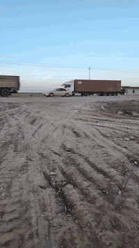 سلام عليكم أرض للبيع مساحته دونم واحد واجهه شارع عام مواقع تجاري متوفره بيه ماء كهرباء مكان طريق الصويره اجبله قرب محطة علاء الاستفسار الارقام *********** ***********
