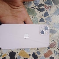آيفون ١٣ عادي ححبيبى الجهاز كلش نضيف بس بي هاذني ضربتين وشاشه مبدله بس...
