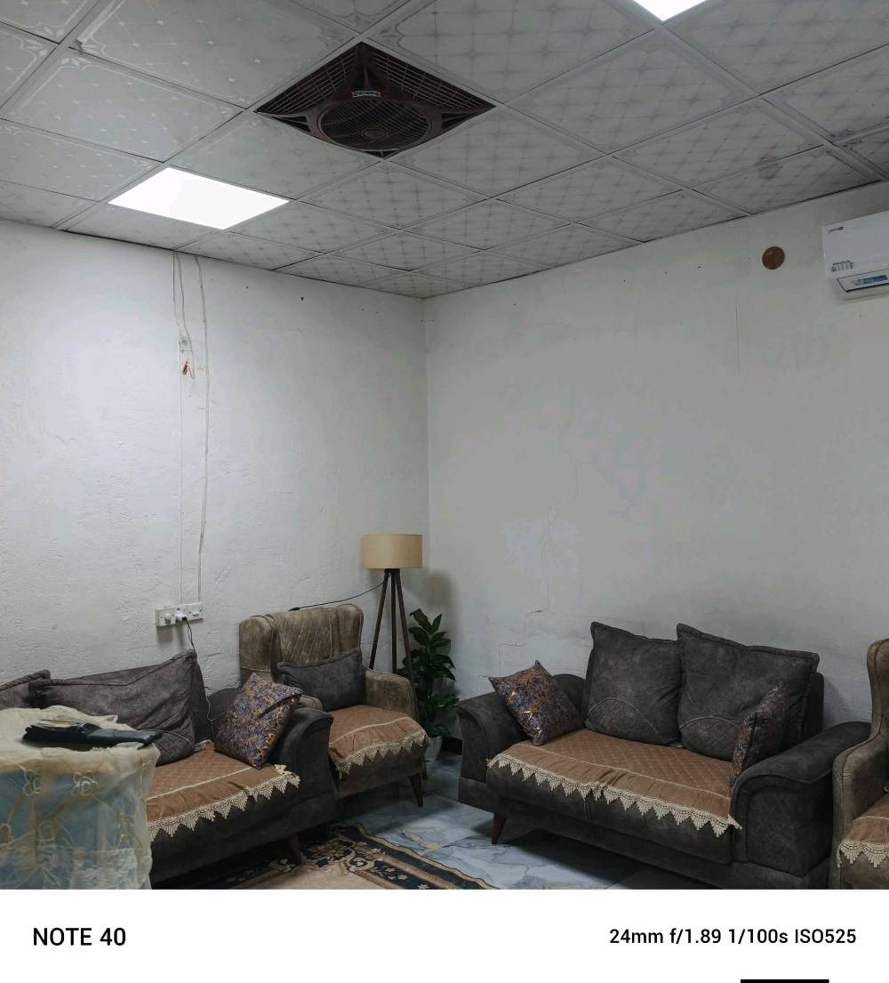‏
‏بسم الله الرحمن الرحيم
‏توكلنه على الله بسعر حلو ومناسب
‏الموقع حلو
‏السلام عليكم بيت تجاوز للبيع مساحه 72 متر الواجه 9 ونص  و النزال 8 ونص سقف سندويج غرفه وهول وطرمه ومطبخ وحمام كله سيراميك والارضيه للغرف بورسلين طرمه كاشي الهول سقف ثانوي السعر 25
‏الموقع الامين شارع المركز للاستفسار ***********
‏
‏
‏