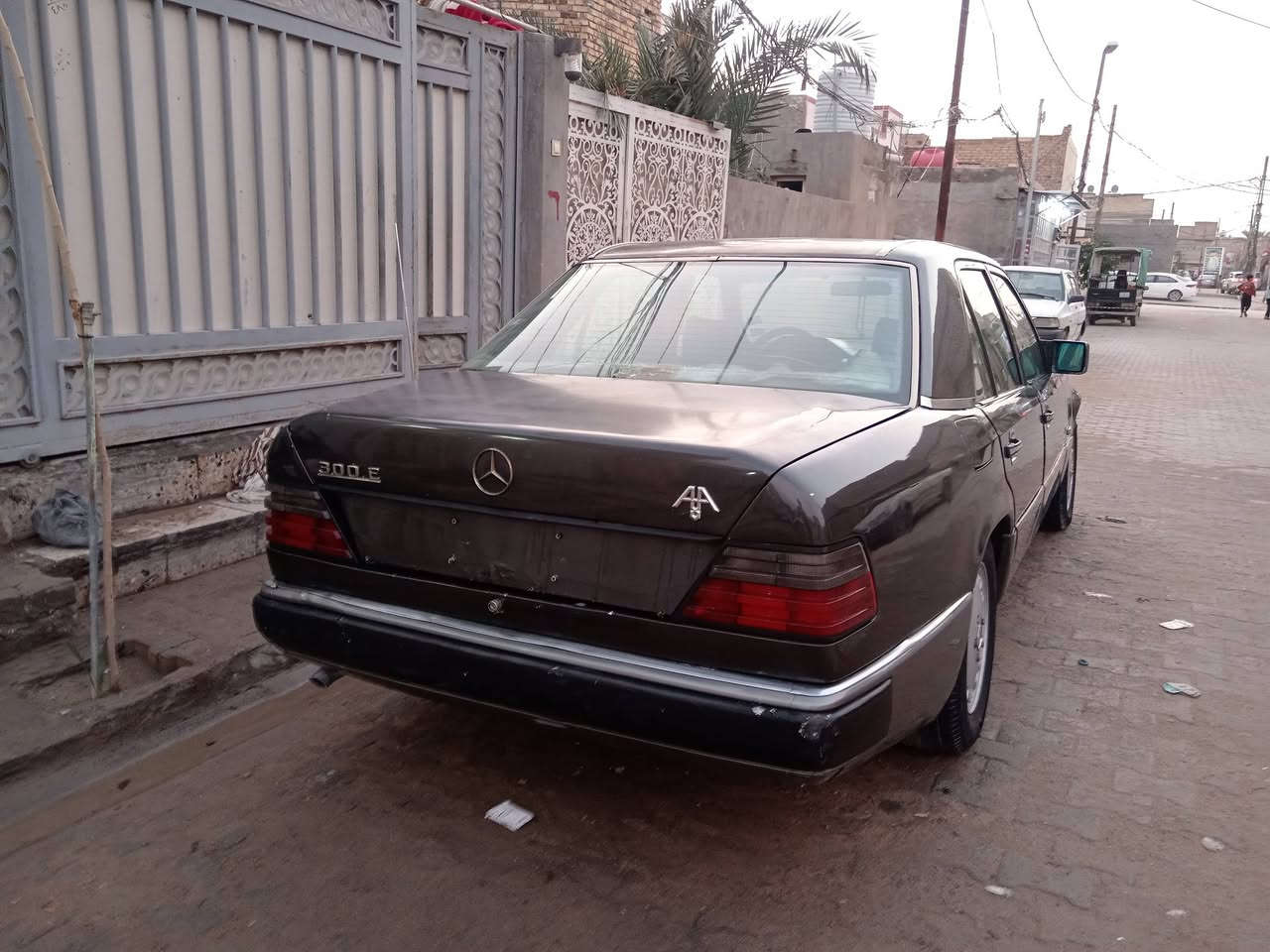 موديل  1991

كير محرك ياباني ٣٠٠٠ فيشه وبطل  شرط 

غرفه نضيفه حداديه ٩٠%

تخم تاير جديد قواعد دبلات سليمات 

كهربائيات كلهة شغاله 

نقص تبريد ولسلايت عاطل 

مكان سيارة النجف الأشرف 

سعر ب 55 وبيهة مجال 

***********
