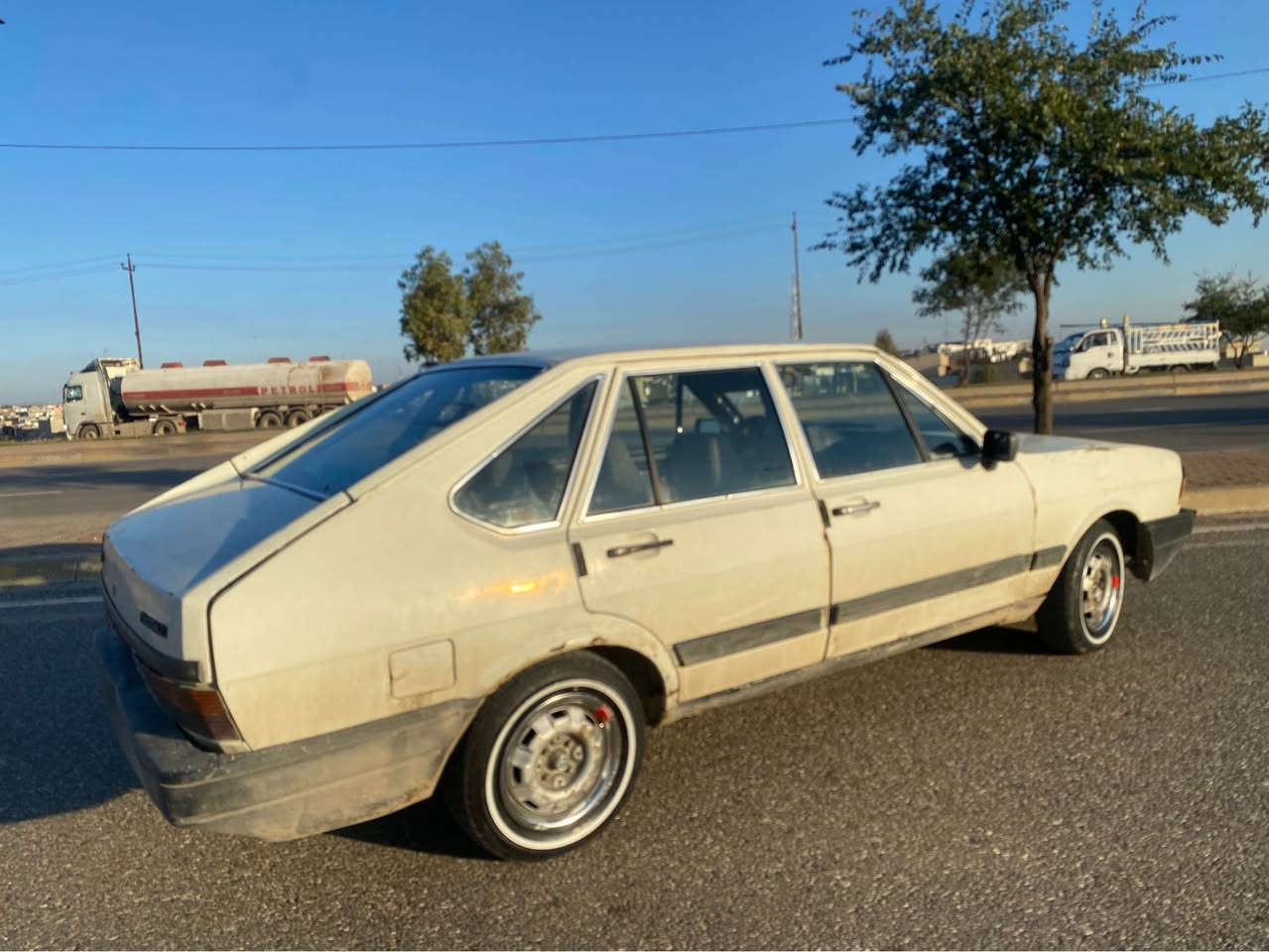 برازيلي 1987
سياره 5 گير محرك جيته 2000 
مشروع وطني باسمي كوبون بانزين بي 
سنويه لل 2027/10 ثاني يوم باسمك 
لايتات جديد كهربائيات شغاله سياره نگره سلف 
ترايك وين ناتريد تروح بي شرط 
صبغ بلادي مابي اي ضربه قويه صدر امامي نص عمر 
العربانه خلفي  مابي اي شي لوي و دبلات جديد 
(سعر 25 $) بي مجال  مكان سياره كركوك رحيماوه 
شراي خابرني رقم او واتساب *********** كركوك, العراق
