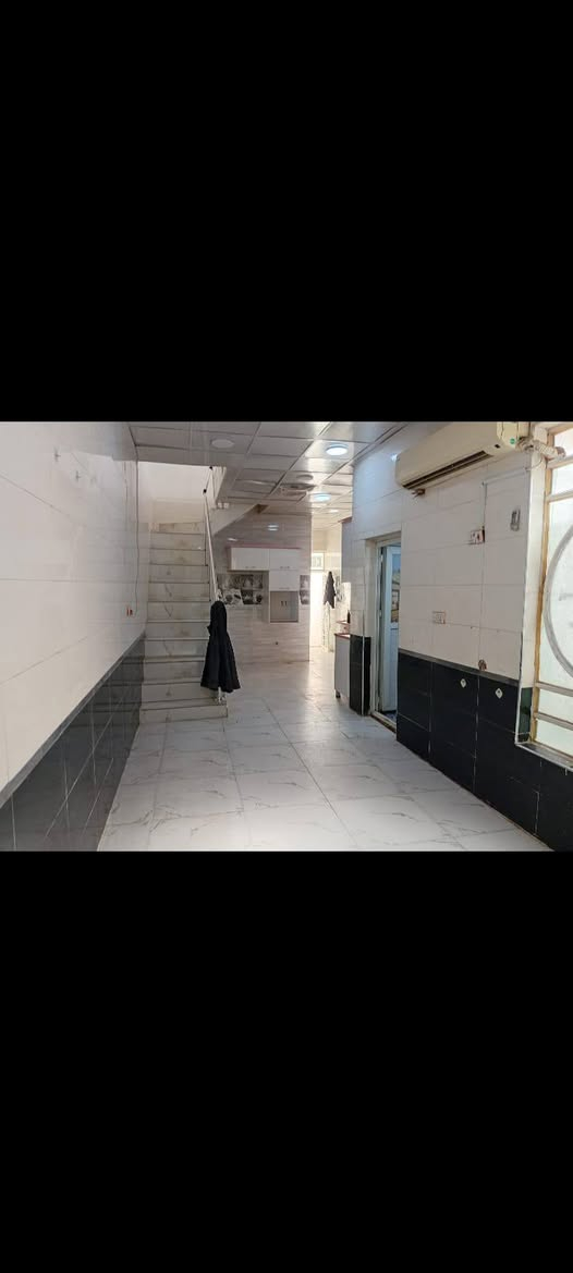 دار للبيع حي المكرمه خلف مطعم سيد سعد قرب شارع الطاقه 
المساحه 90 م
بناء 2023 صب اساس وسقف
يحتوي ع غرفه نوم+صاله+استقبال+مطبخ+صيحات داخليه و خارجيه وبيتونه كبيرة مخزن 
للستفسار مراجعه عقارات ابو مصطفى العبودي 
***********

