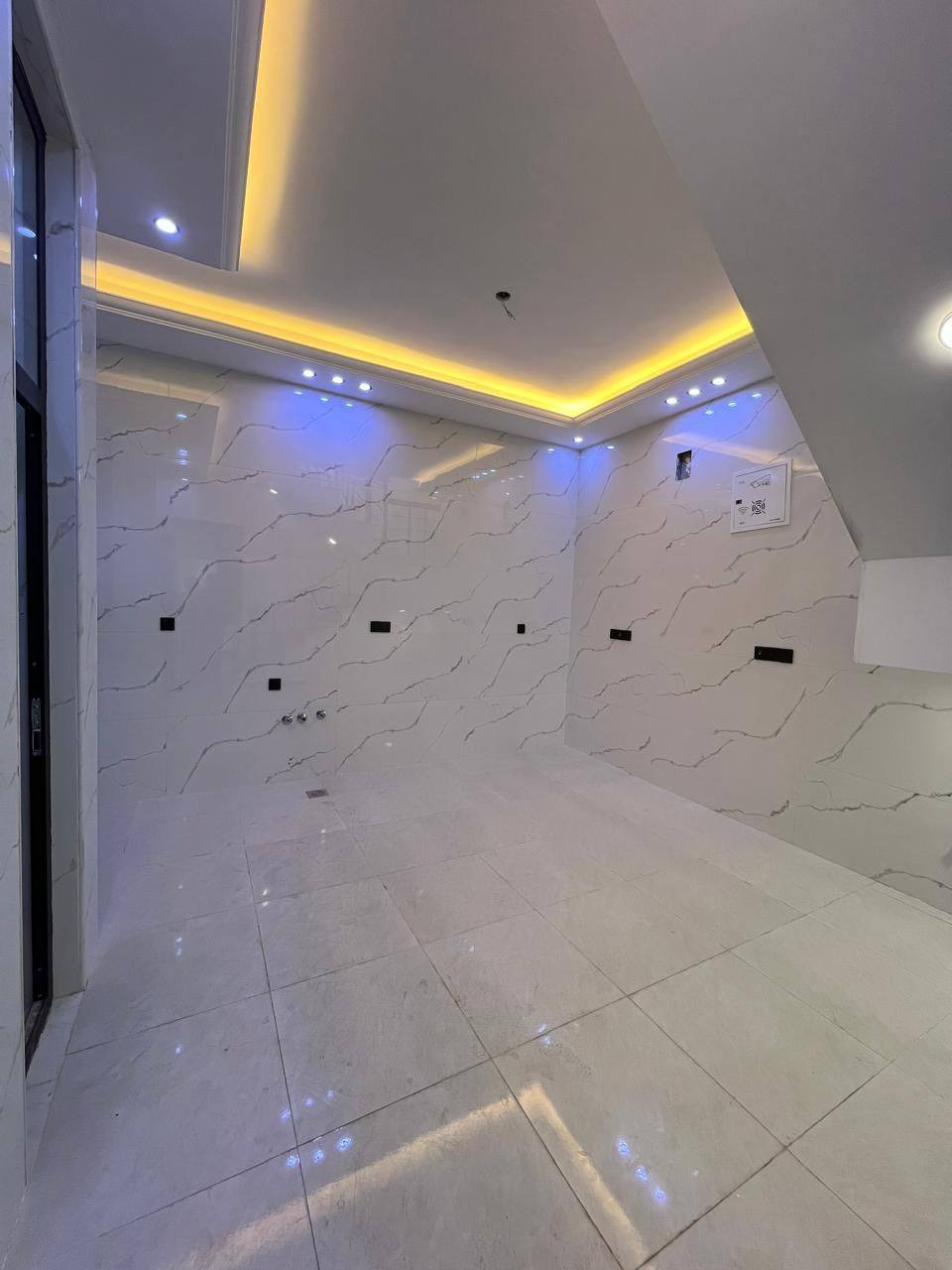 للايجار في السيدية بيت ٥٠متر زيرو ٢٠٢٦ مودرن 
بناء درجه اولى راقي جدا 🚫 يؤجر تجاري فقط🚫
يحتوي على ٣غرف نوم وصاله + مطبخ وخدمات كامله
للاستفسار التواصل عالرقم: ***********
مكتب المصطفى للاستثمارات العقاريةـ مقابل لحوم جويلي
