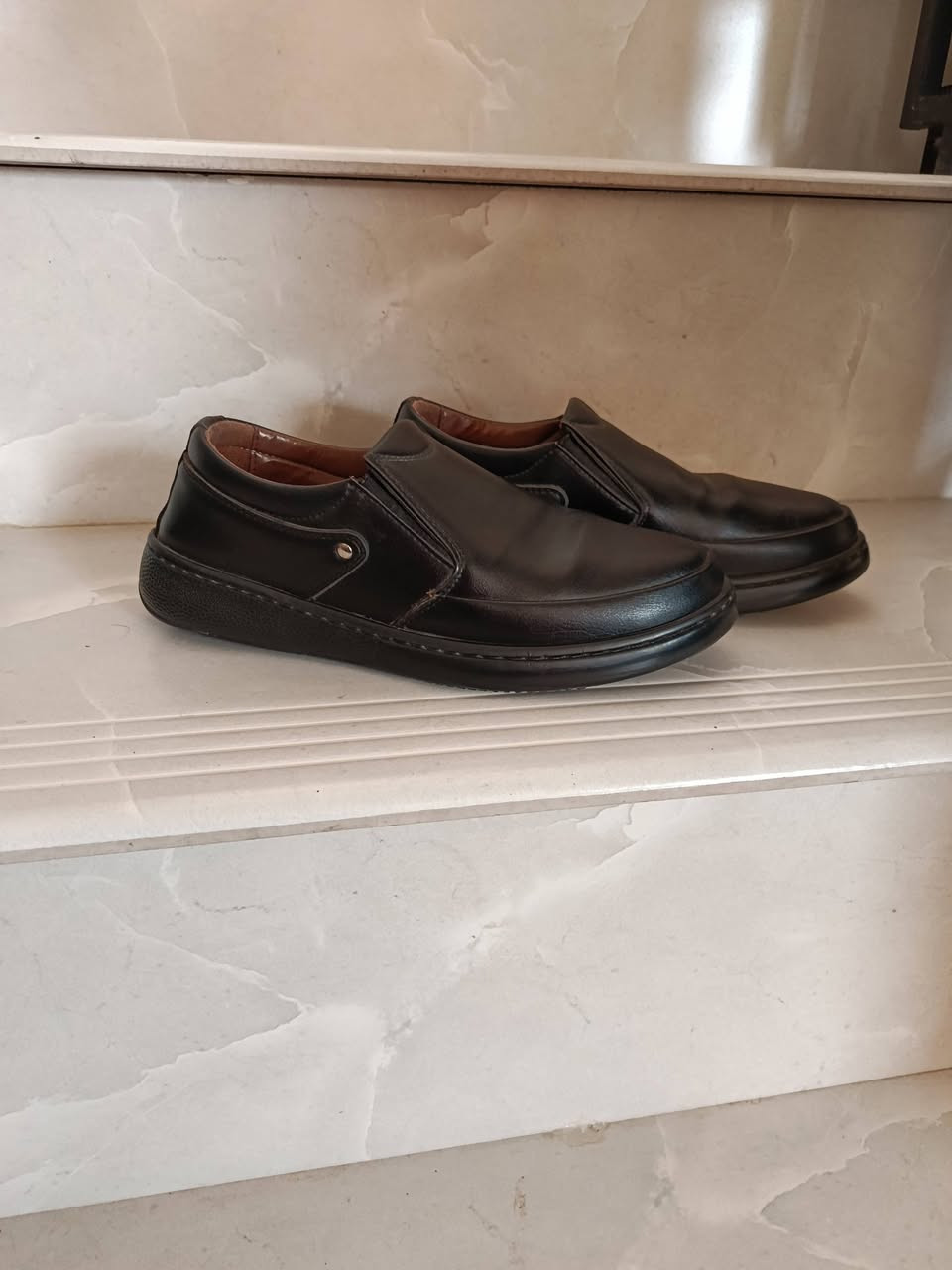 بوتات وقطعة حذاء قياسات 40و 41 اسعار مناسبه على 7,500
موبايل ***********
