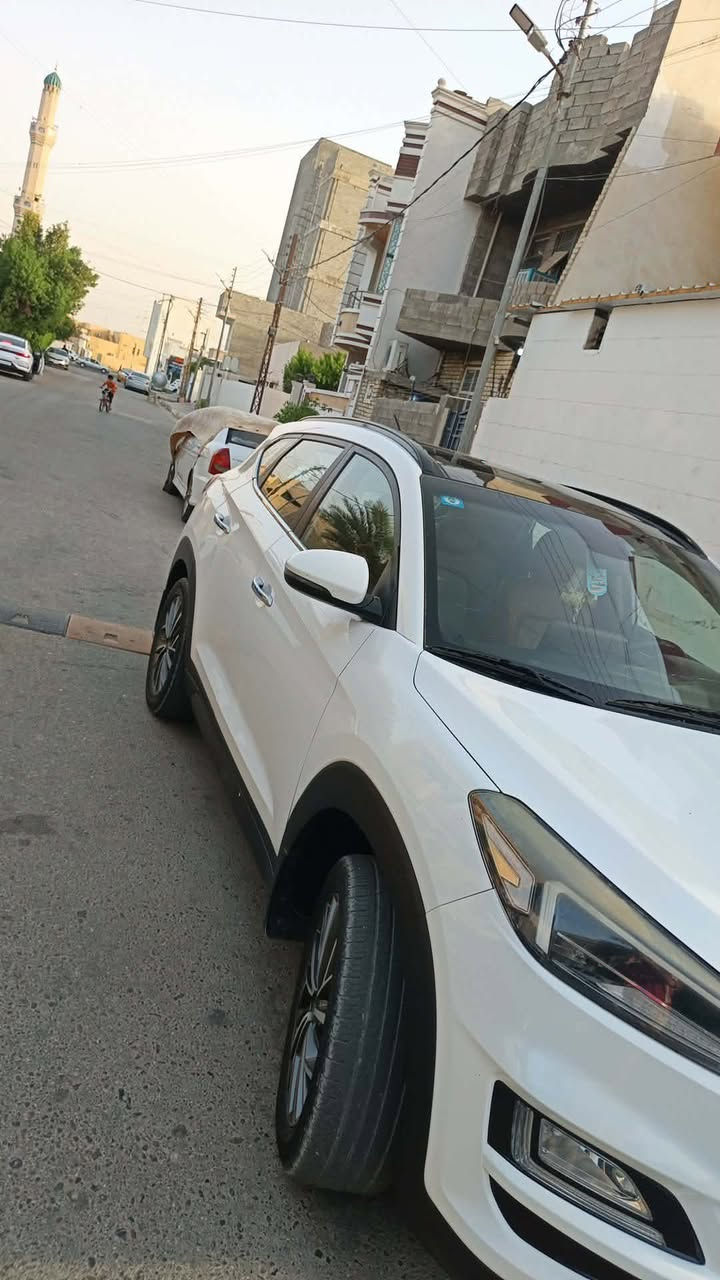 توسان 
موديل ٢٠
محرك ٢٠٠٠
سياره فول مواصفات 
مكفوله مابيها صبغ 
رقم وهزه كله جديد
مابيها مصرف 

السعر ١٩٢ وبيها مجال
***********

