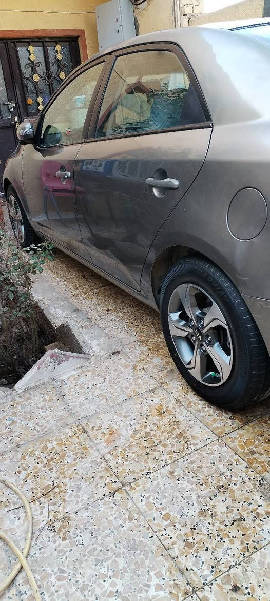 للبيع فورتي 2010 أمريكي مكينه 2000 دوش كلين بيها شبر جاملغ الخلفي جهة السايق سيارة احلى من الصور كلها جديده السياره السعر 90وبيها مجال ***********
