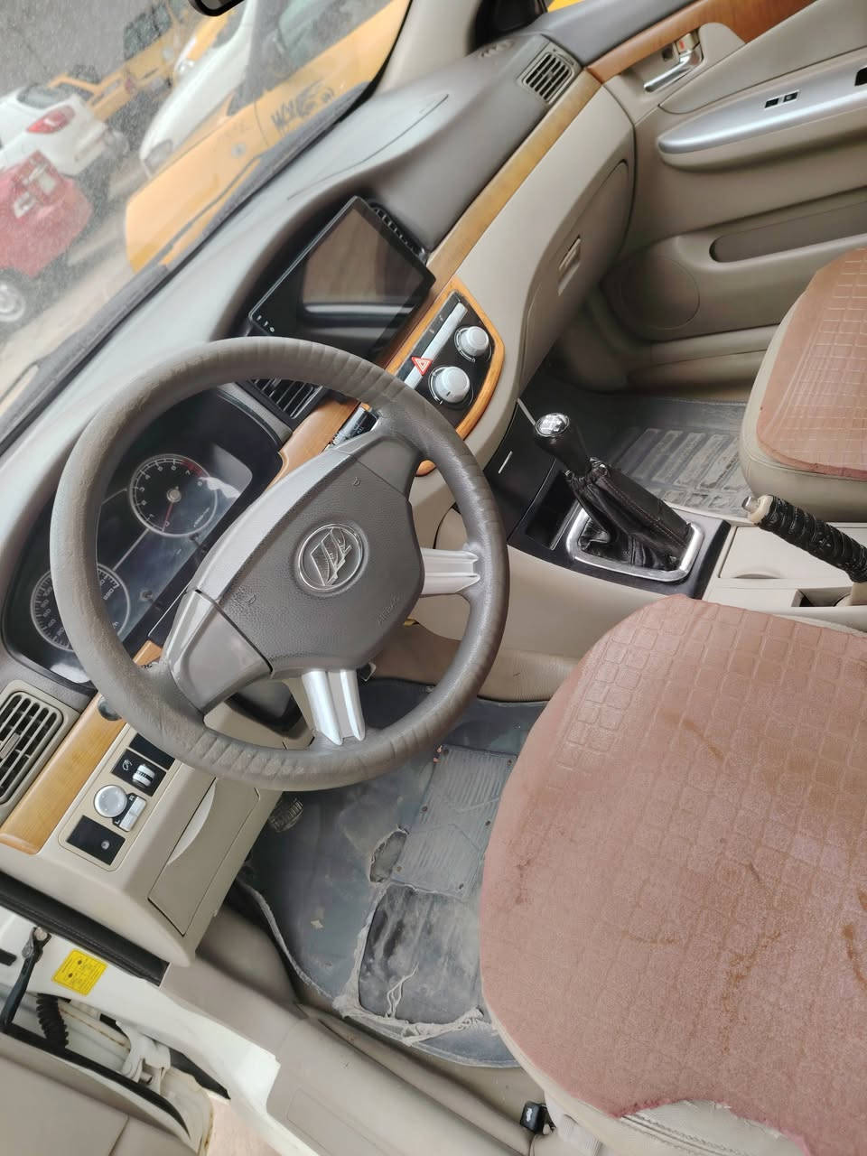 ليفان لبيع سياره موديل 2013وضع شركه بيها باب خلفي صبغ فقط سياره بسمي اني شرعي هزه جديده سنويه جديده كير محرك شرط منظومه زينون جاهزه من كل نواحي سعر 57 وبيها مجال رقم الهاتف خاص مااجوب ليحب اتصل تدلل ***********////***********
