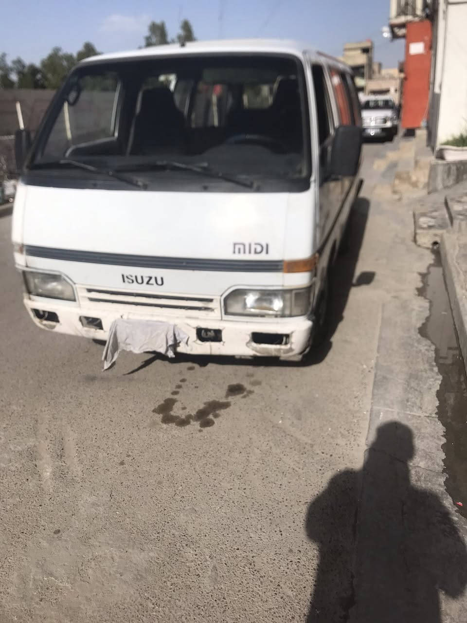 السلام عليكم ازوزه موديل ١٩٩٤ مكينه وكير ونجي ٦ سلندر اوتماتيك جيده جدًا رقم بغداد هيئه مطلوبه ٣ سنوات رقم سعر ٢٥ وبيها مجال صاحبها الشرعي موجود شرط التحويل العنوان بغداد تقاطع درويش حي التراث رقم الهاتف ***********
