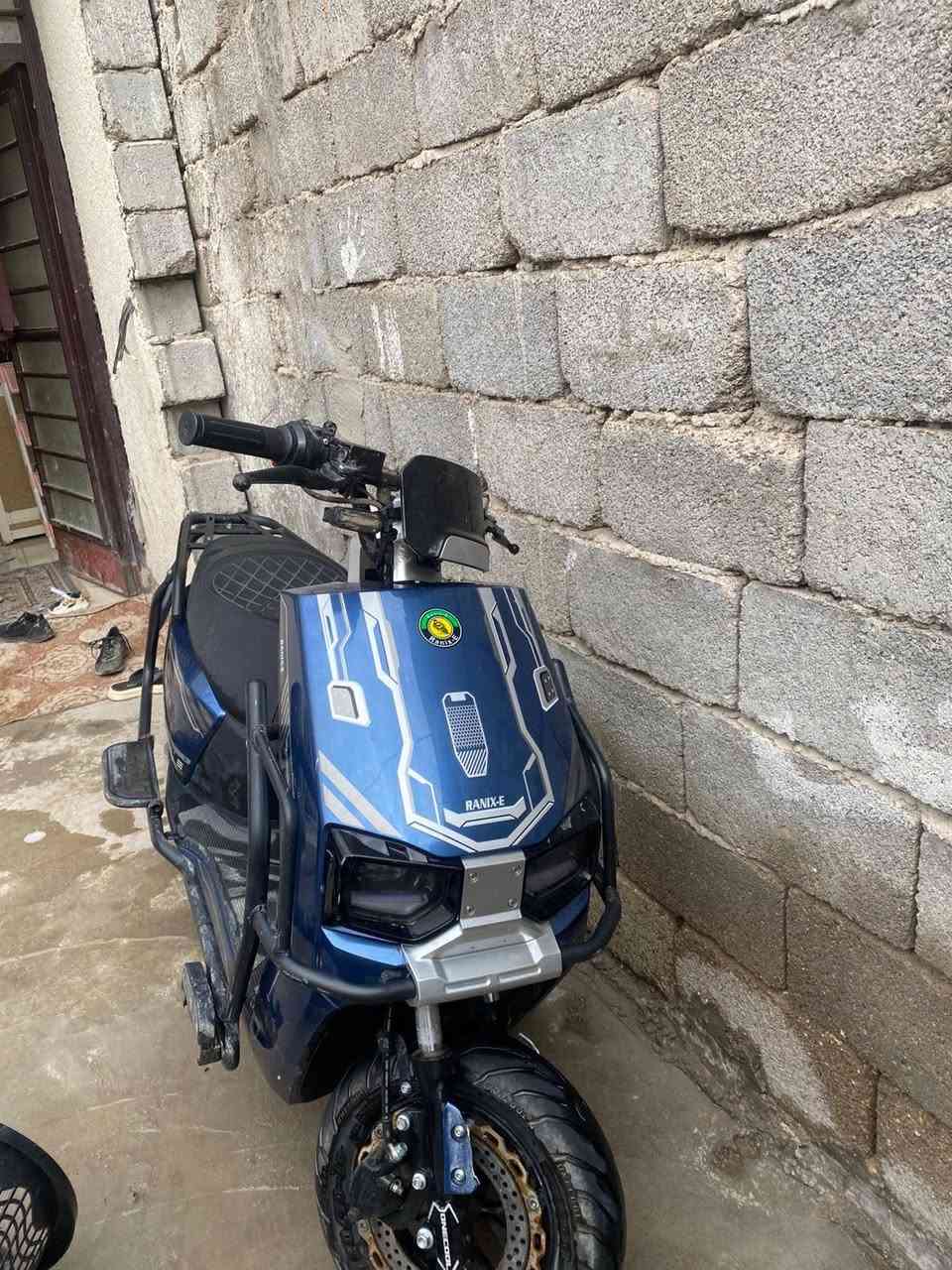 السلام عليكم دراجه رانكس للبيع دراجه مشتريها جديد كامله مكمله مابيها اي نقص اشايربيها بگ 4سرعات سرعه 90 دراجه خير من الله نضام بصمه وسويج مكفوله 6بطاريات 
السعر 750وبيها مجال مكاني بغداد البياع ***********
