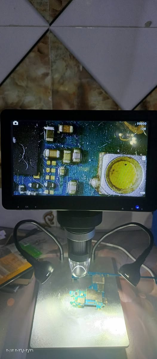 السلام عليكم مجهر. ممسخدم والله شتريته وضامه  وضح بصوره. ودقه عاليه  تصوير وعرض.  ويا رام 32 كيكه     السعر 100 وبي مجال.    رقمي *********** مكاني بغداد
