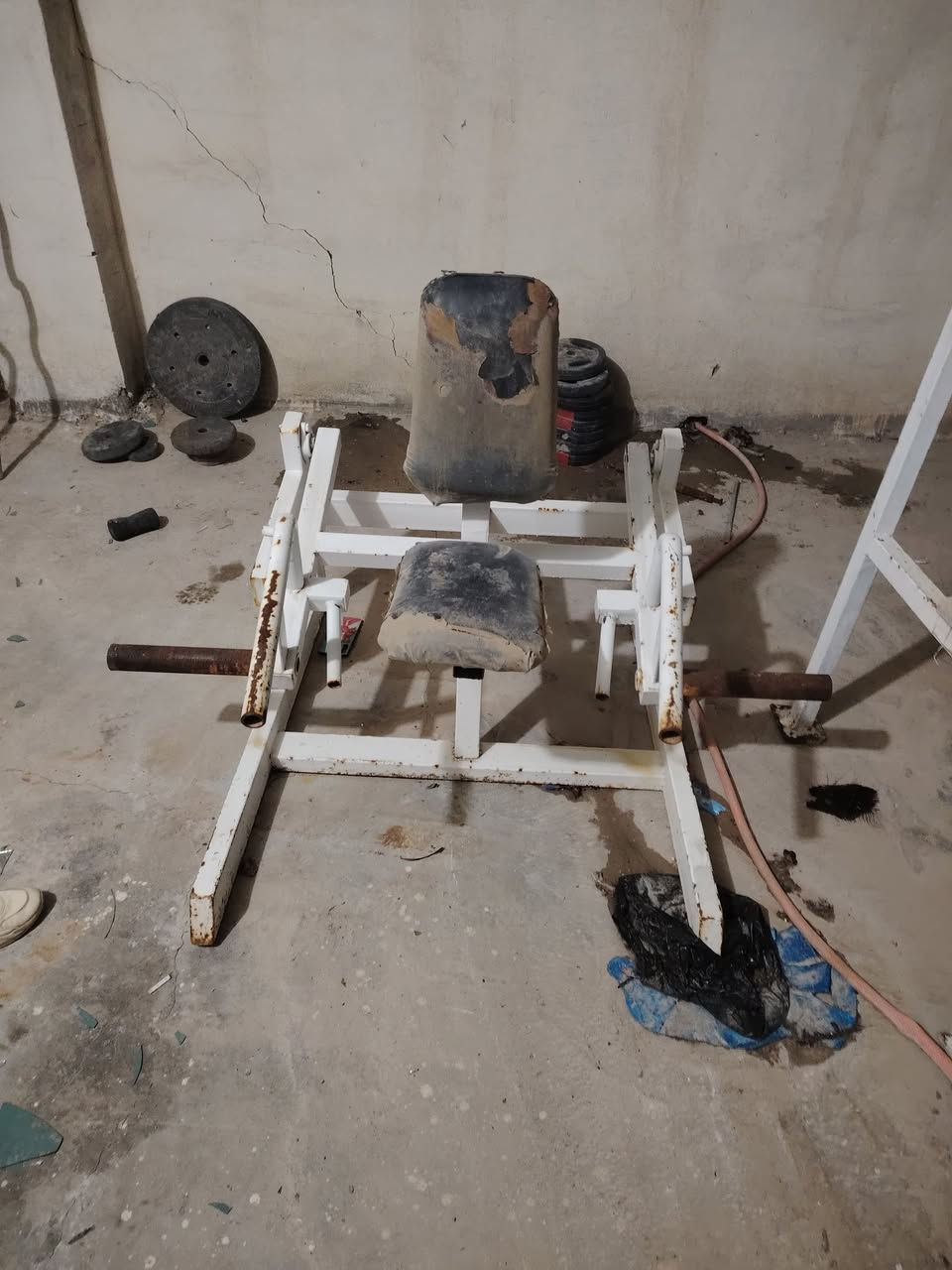 السلام عليكم ورحمة الله وبركاتة،
تحية طيبة لكل محبيين جيم، وجود كمية من مصطبات (أجهزة رياضية مستعملة ) الجيم،
اخواني الأعزاء مثل ماوضح لكم بالصور، يراد ترتيب شوية لان حقيقة متروكه بالطرمة، يرادلهن صبغ ترتيبات بقت يمك 
*البيع شلع بالكامل مفرد معندي ارجو معذرة من الجميع تقريبا عندي ٦ أجهزة مختلفة. 
*السعر معروف حقيقة، أجهزة، مستعملة اني ابيعلك ع وزن، كيلو، 2000 دينار، 🫀💰
يعني شكد يطلع وزن مصطبة تأخذها بالزايد ميطلع وزنها ٧٠ كغم يعني ب ١٤٠ الف أو مثلا وزنها ٢٠كغم يطلع سعرها ب ٤٠ الف وهكذا ع وزن.، 🌹

للاستفسار مراسلتنا ع واتساب ***********
اخوان بيع شلع،. 😘مفرد ماعندي.
