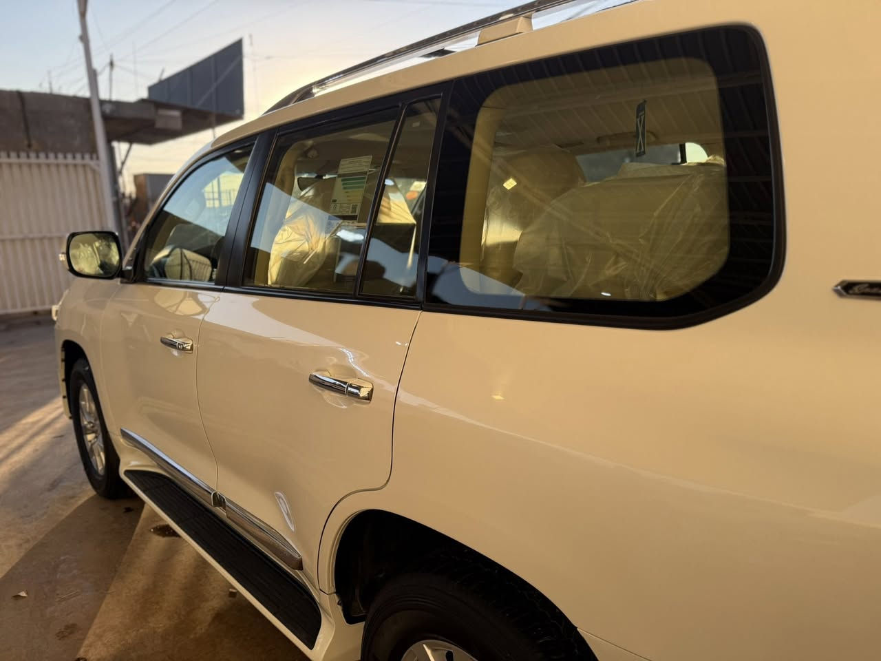 السلام عليكم 

لاندكروز Gx.r 2017 

مكينه ٦ سلندر ٤٠٠٠ 

ماشيه ٨٨ ألف 

***********
مكانها بغداد
