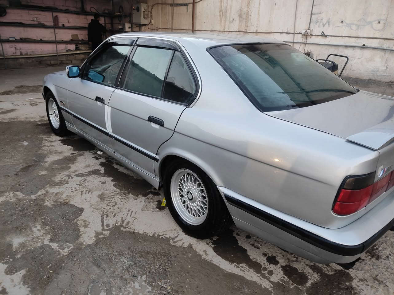 السلام عليكم بئم 525 مسكر فانوس موديل 90 سنويه لل27 بجم عريض اصل بليته وسنويه لايت زنون حداديه كير مكينه علشرط كهربائيات واير جطل ما بيهن شاشه كامله دمام خلفي غرفه جديده دبل ارباك سياره مكان سياره حله بابل مركز مدينه وسعره 70 اخوان مو شراي رجأن لا يكلي جايك وموضح مقاطع للسياره ومقاطع للمكينه داخل منشور.   *********** بي وتساب رقم
