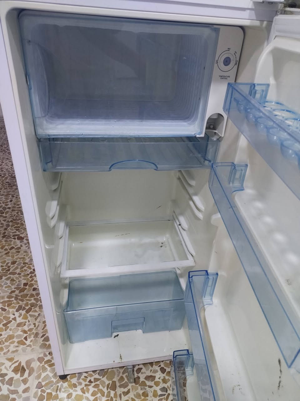 ثلاجة للبيع باب واحد ، ١٠ قدم  تجميدة زين
١٠٠ وبيها مجال
الموصل حي الوحدة


**إذا كنت صاحب هذا الإعلان وتريد حذفه لأي سبب، رجاءا أرسل رسالة إلى الدعم الفني**