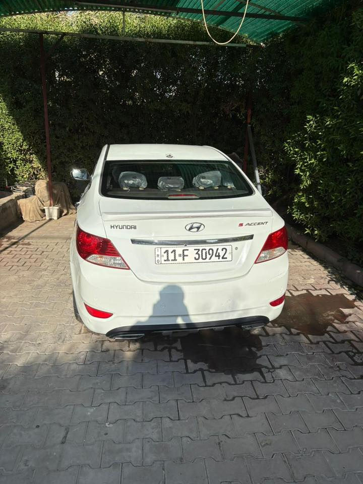 للبيع اكسنت موديل 2013 وارد خليجي
فول مواصفات 
ضررها بيها باب مصبوغ الخلفي الايمن وبيها جاملغ الخلفي معدل بارد
 محرك 1600 دوش المرغوب
تنته
تحكم ستيرن
شاشة
منظومة تبريد جديدة
5 ويل كب بلادي
دواخل جديدة
السياره ماشية 142 
السعر 87 وبيها مجال للشراي
الرقم ***********
العنوان بغداد الشعلة حي الجوادين
