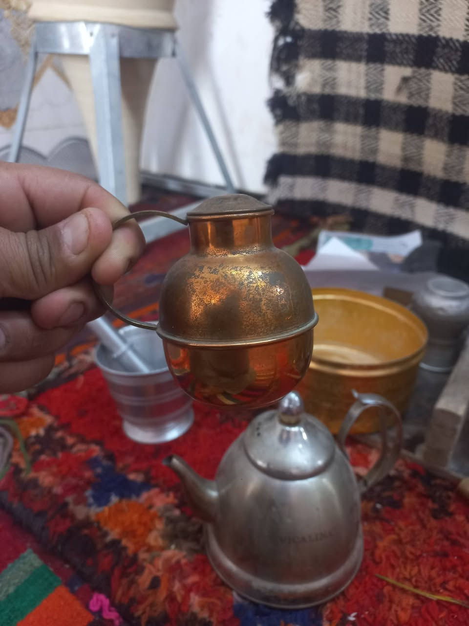 اغراض قديمه للبيع كلمن وسعره ***********
***********
