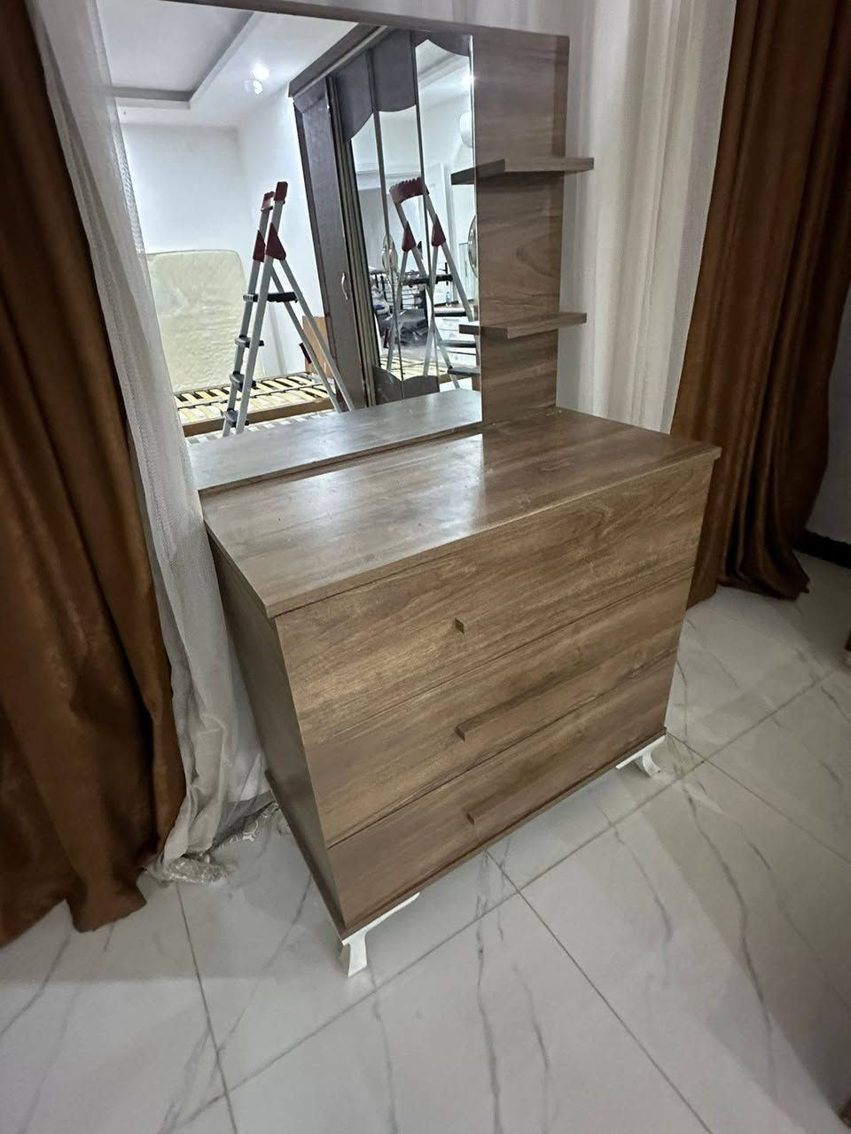 جربي نفرين وميز توليت وكومديه عدد 2
*********** محمد 
*********** جواد 
عنوان بغداد الغزاليه شارع  مرور مقابل ماركت  سيد  العروض
