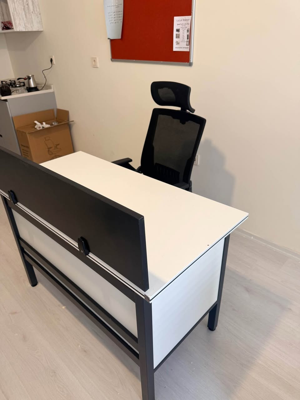 4 office desk
L 120 
W 60
H 75
*********** أربيل, العراق
