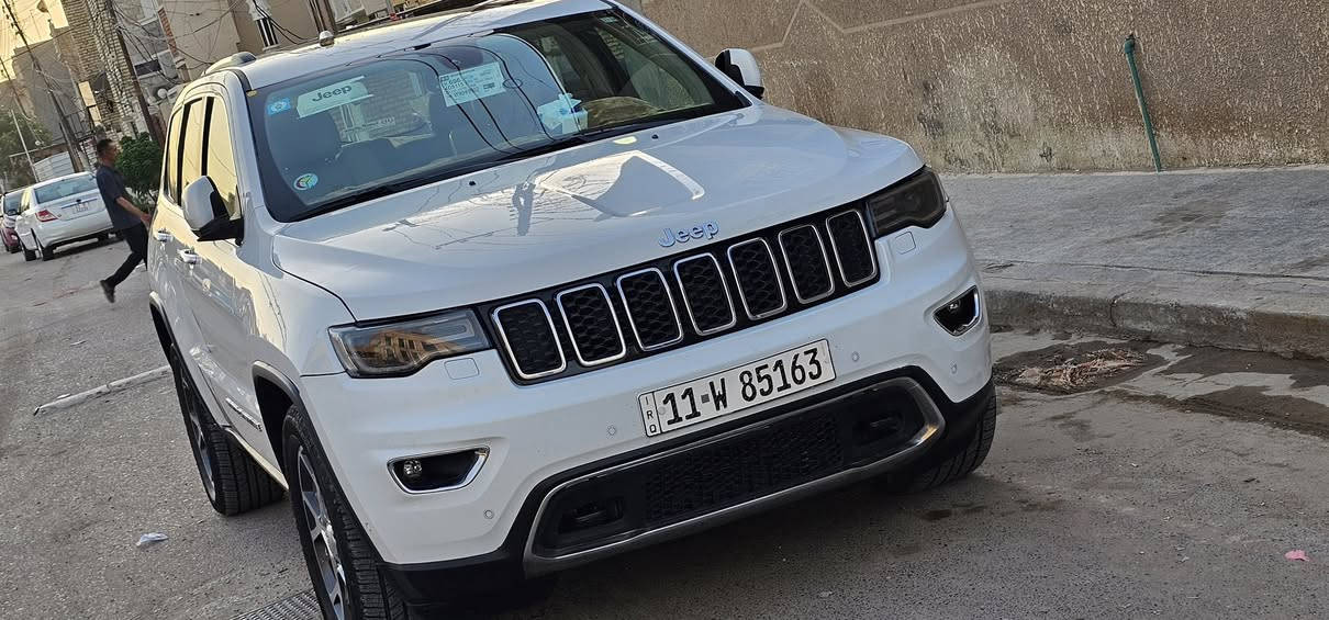 السلام عليكم جيب خليجي لمتدد  2019 فول مواصفات ثلاث شاشات مكفوله كفاله عامه سياره جاهزه ماشيه 64 الف مايل 
مكان السيارة كفاات السيديه قرب تقاطع درويش 
السعر 310 بيها مجال 
***********
