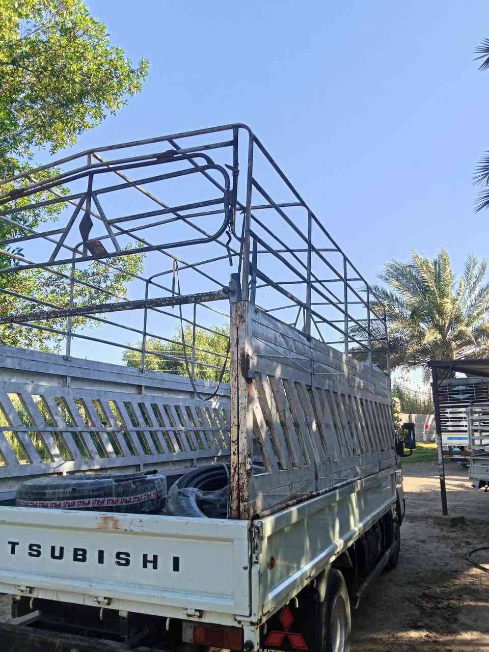 محجر وسقيفه للبيع نضيفات السعر 700 وبيهن مجال ***********
