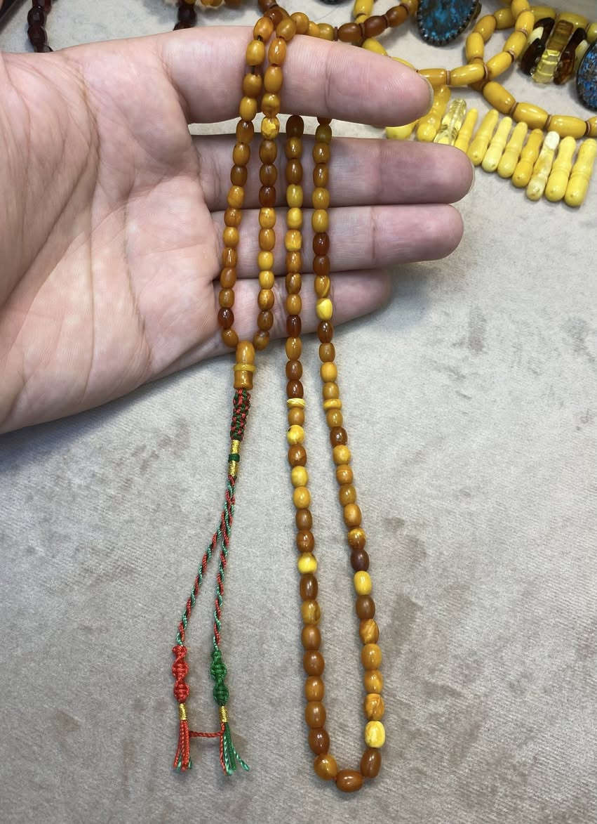 كهرب الماني أنتيك اصل عقود مسباح ناعم وزن صافي 10,5 غرام عدد الحبات 101 حبة قياس الحبة 5-7 ملم متوفر توصيل لكافة المحافظات السعر على الخاص رجاءا ❤️😍❤️❤️😍


**إذا كنت صاحب هذا الإعلان وتريد حذفه لأي سبب، رجاءا أرسل رسالة إلى الدعم الفني**