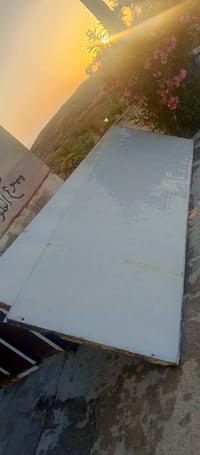 يوجود 4 قطع سندويج  طول القطعه 3 متر العرض متر جديد مستخدم قليل ليريد ...