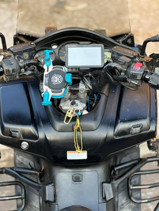 سلام عليكم هوندا سلفر ونج 400 رقم وسنويه بسمي 
مدرعه امريكي كلشي شغال بيه عنوان بغداد زعفرانيه شارع لبطل للستفسار ‏‪***********‬
