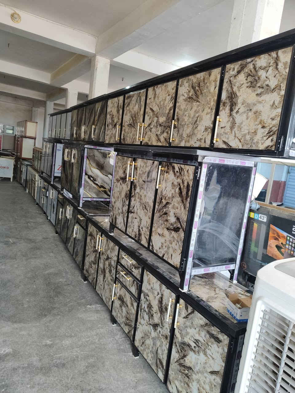 معرض سيف التميمي العنوان الحويجه شارع اليرموك العريض قرب شارع اطباء للاستفسار ***********او***********
