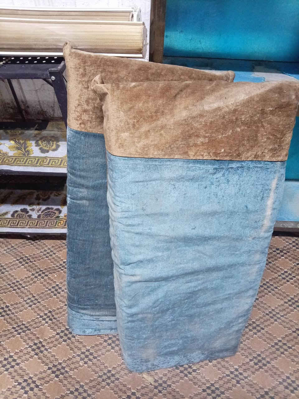 السلام عليكم ذني غراض نضيفات كرسي دسكام وميز تلث رفوف وثنين برد سحب رتفاع تلث مترات  متر كلهن ب30بيع مستعجل خاص او ***********
