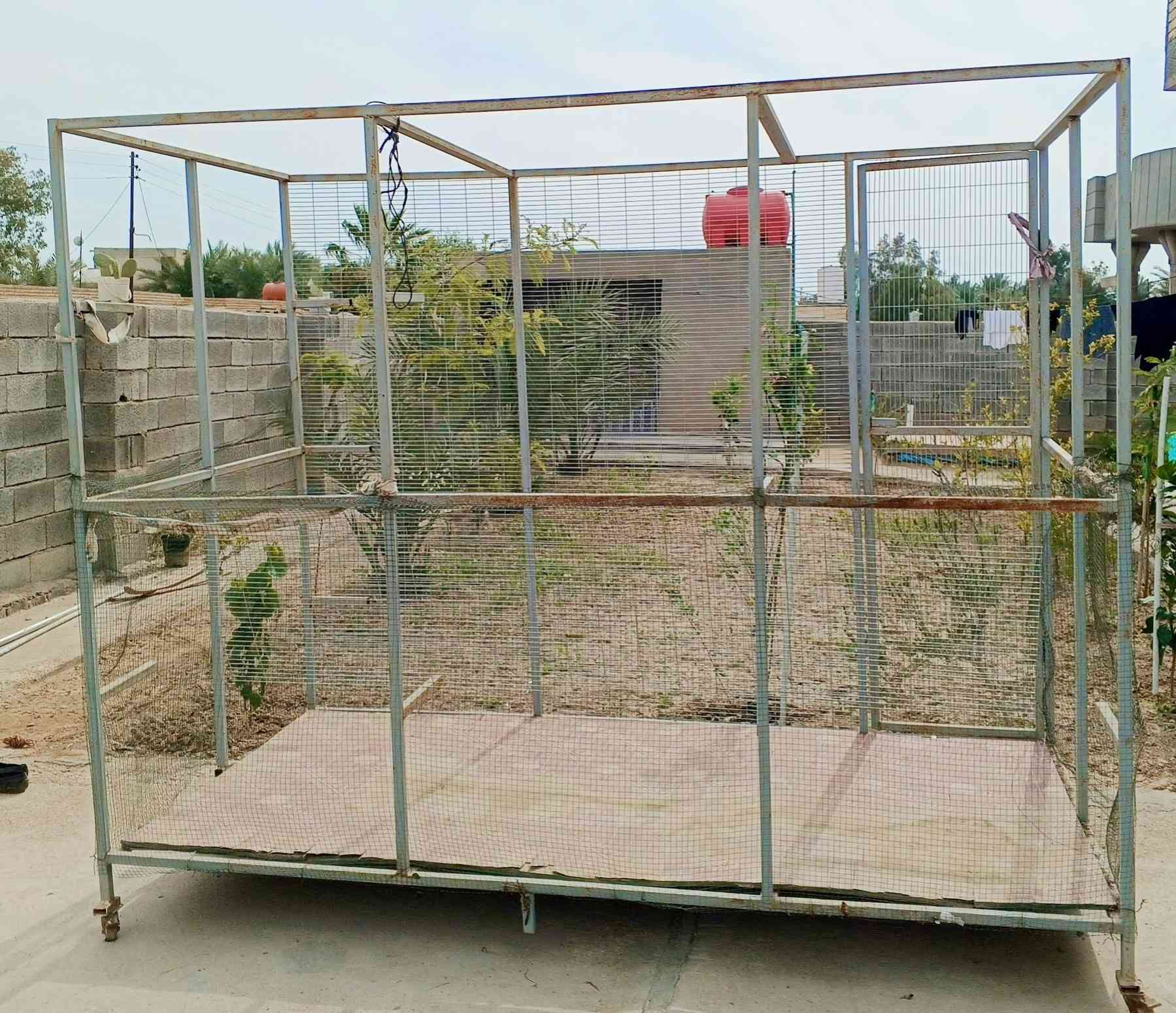 سلام عليكم قفص للبيع سعر خاص او الاتصال ***********
