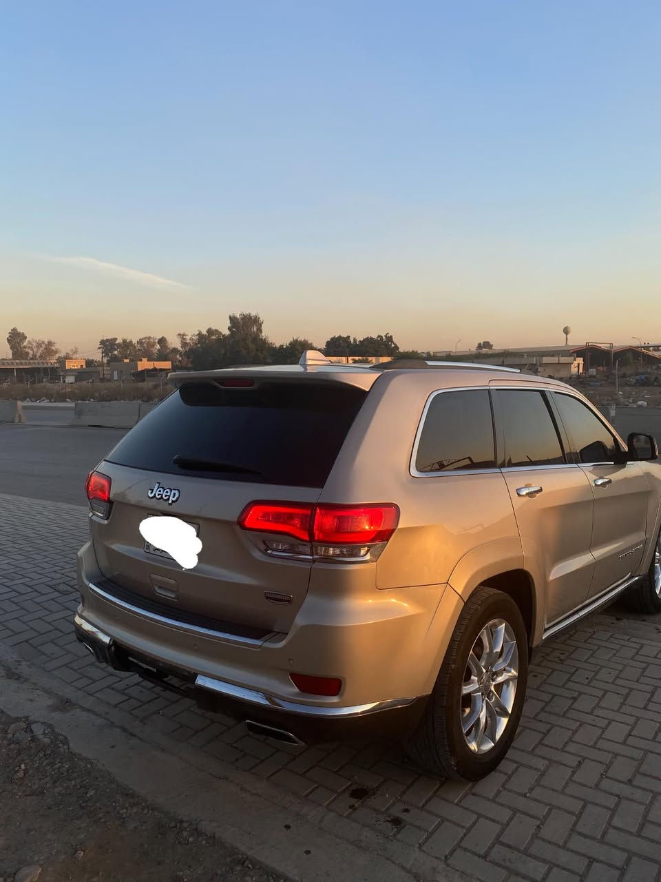 السلام عليكم
اليدور شي مميز 

جيب سومت كراند شيروكي 2016 كص جنطه

فول مواصفات للاخير

بانوراما

تدفئه وتبريد كشنات

رادار امامي 

رادار خلفي 

رادار جانبي

نقطه عمياء

اشاير بالمري

رادار بالمري

مري شفط

هيتر ستيرن

السياراه كلها مختمه سومت

سياره دخول جديد 

سياره شرط تراي الزيرو 

وماكو اختها بالسوك كم وحده هنه

موجوده السياره بغداد 

السياره ماتفيد البياع شراي لا يخابرني 

سعره 97ورقه 

وبيها مجال قليل
 ادووات ادوووووات

‭

0772 146 2703‬
