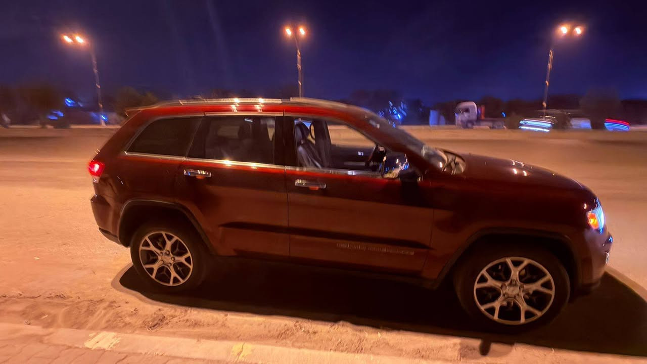 جيب شيروكي 21مكانه بل حله فول مواصفات صور الحادث موجوده ايريده يتصل منتفاهم على تفاصيل ***********او***********
