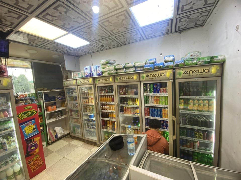 أسواق للبيع العسكري شارع السبيس
تحتوي 
8 براد عمودي
2 براد طرحي
براد طرشي كبير 
سستم كاميرات كامل
***********
مامتواجد فيس بس واتساب
