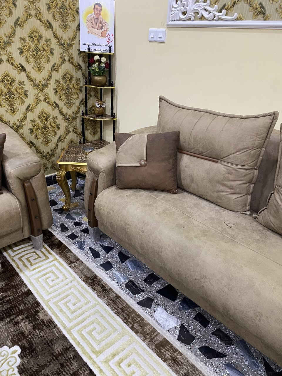 قنفات نضيفات وياهن اربع طبلات والخامسه الجبيرة ووياهن بردات ثنين نضيفات سعر 900 وبيهن مجال عنوان البصره ***********
